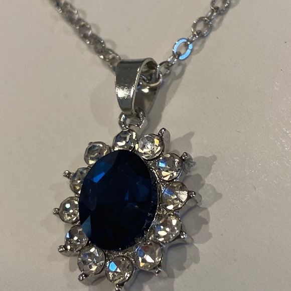 Gorgeous Sparkling Blue Necklace Earrings Set - Picture 3 of 5